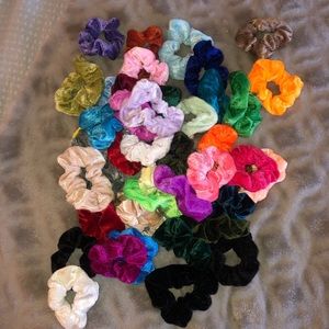 Women’s hair scruncis